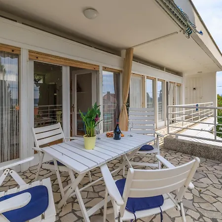 Apartment Sertic 2 Dramalj